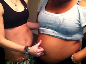 Beck Brinca Com Kinas Bellybutton 1