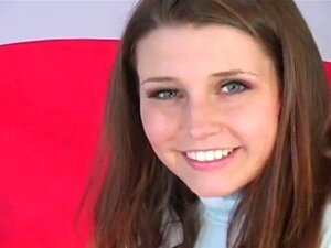 Harige Snee In Strakke Panty. Frisky Chick Met Harige Twat Wriggles In Panty ' S Ontdekken Goodies