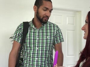 Maci May butuh kontol hitam besar bukan suaminya yang kecil