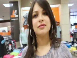Hottie Kolombia nakal dari mal kena doggystyle