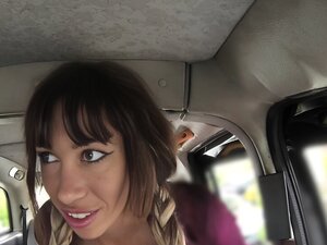 Nikmati perjalanan taksi palsu yang luar biasa dengan MILF Spanyol yang memukau ini. Saksikan payudara besar berondongannya saat ia menerima kontol besar dari Inggris. Bersiaplah untuk kesenangan sejati dalam HD!