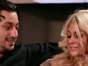 Милф (мама коју бих јебао) дозвољава напаљеном бившем дечку да дође у њен нови дом да јебе своју ожењену пичку. Ова лепотица избегава свог мужа, док се овај пастув крије да би напумпао своју прљаву пичку.