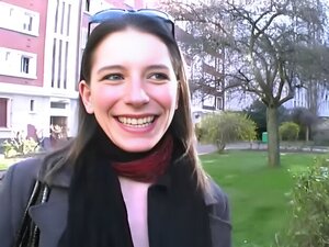 Posmatrajte kako dama sa klasom predaje svoje želje i biva odvlačena od strane neustrašivog radnika! Prava francuska amaterska akcija sa zrelom i iskusnom zavodnicom koja žudi za krajnjim užitkom. Ne propustite ovo voyeurističko putovanje sa pravim orgazm